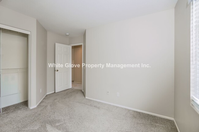 Building Photo - 4 Bedroom in Fullerton's Somerset Gated Co...