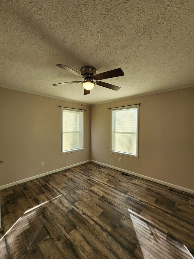 Building Photo - 312 McLean Heights Ct