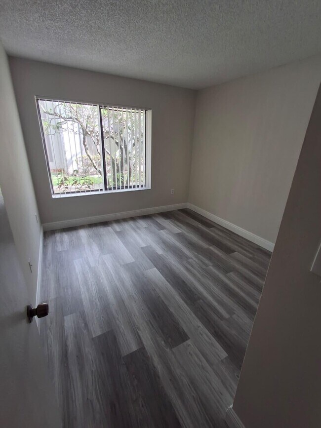 Building Photo - 3222 Coral Lake Ln