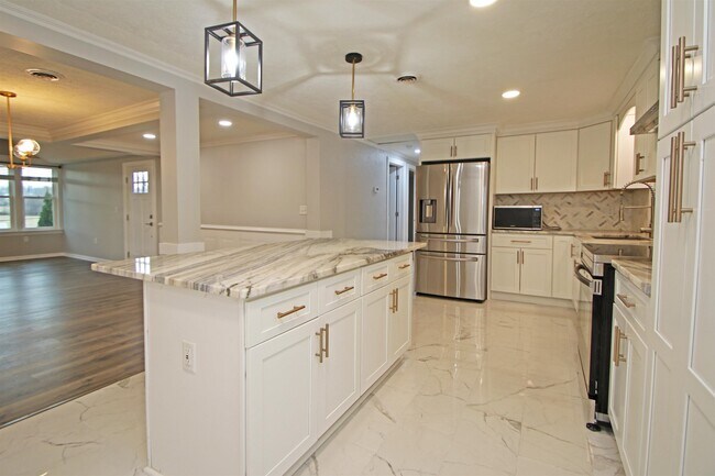 Building Photo - 3205 Oak Ridge Rd