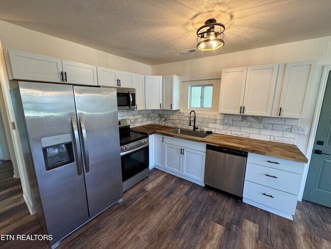 Building Photo - 1712 Vada Cir