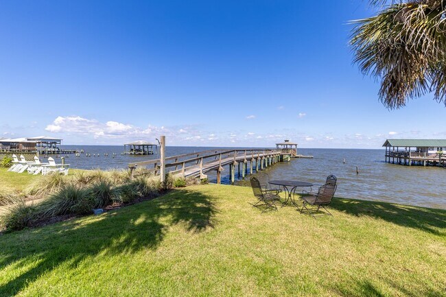 Building Photo - Available now! Top-Floor Bayfront Condo | 2BR · 2BA · Private Balcony · Pool & Wharf Access