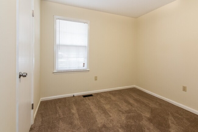 Building Photo - Great Location Available Now