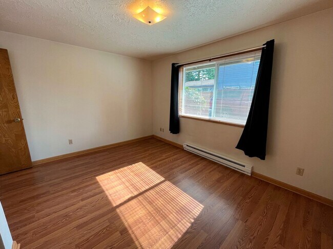 Building Photo - howad01