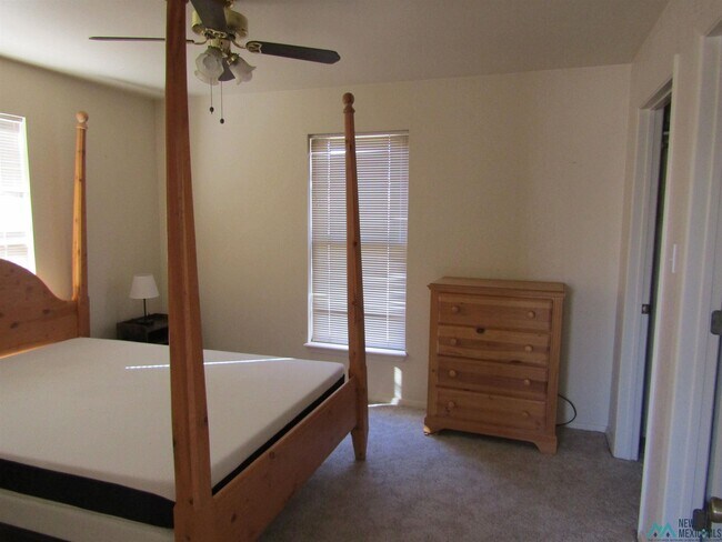 Building Photo - 4143 2 W Main St