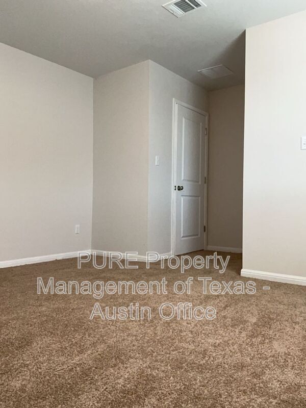 Building Photo - 112 Eagle Lake Dr