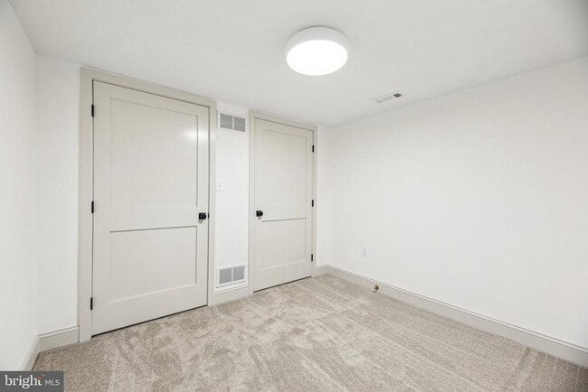 Building Photo - 3348 Chestnut Ave