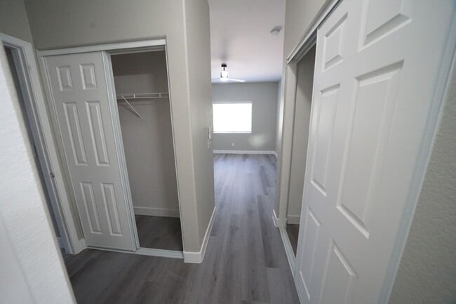 Building Photo - 5655 E Sahara Ave