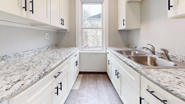 Building Photo - Lorain/W.73 neighborhood, updated 3 bed/1 bath single family house.