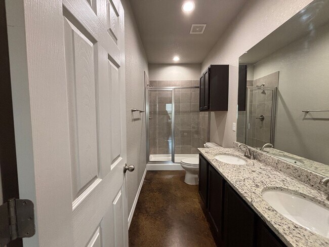 Building Photo - Luxury Duplex in Seguin with 3-bed, 2-bath...