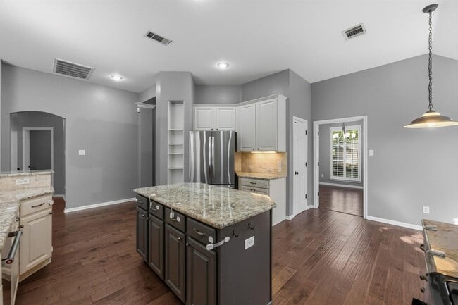 Building Photo - 6213 Mesa Grande Dr