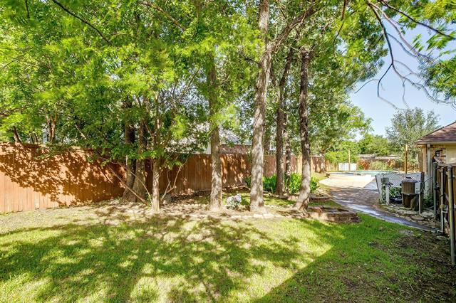 Building Photo - 704 Red Oak Ct
