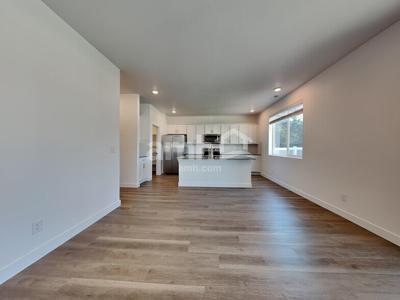 Building Photo - 7713 Brenden St SW