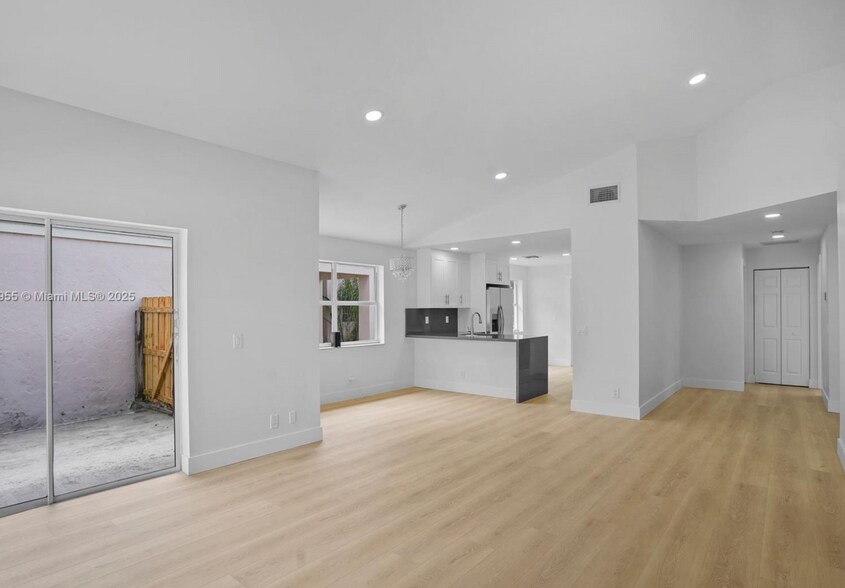 Building Photo - 9354 Arborwood Cir
