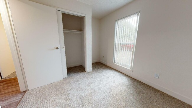 Bedroom - Cambridge House Apartments