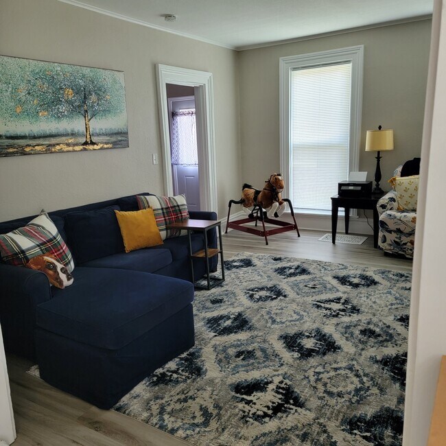 Building Photo - 1932 Iowa St