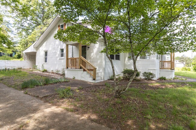 Building Photo - 9448 Lusk Rd