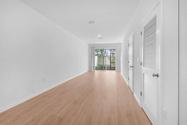 Building Photo - 53 Montellano Rd