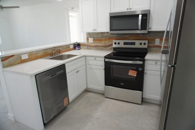 Building Photo - 957 Lewis Dr