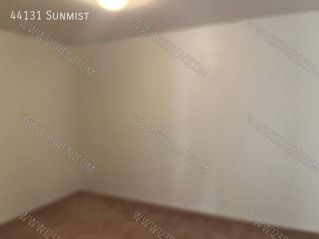 Building Photo - 44131 Sunmist-