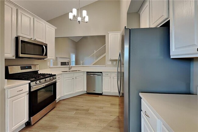 Building Photo - 6778 Oakhurst Ct