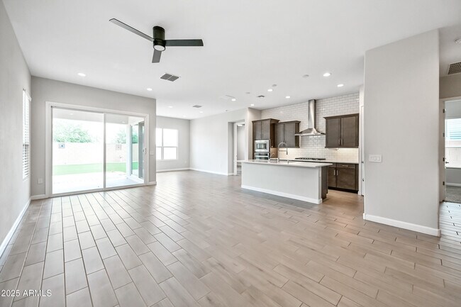 Building Photo - 2320 E Saguaro Park Ln