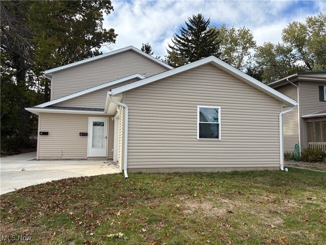 Building Photo - 430 2nd Dr NE