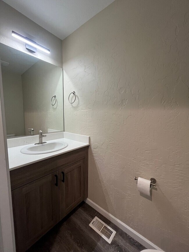 Building Photo - 3-Bed Home with Garage & Fenced Yard in Pr...
