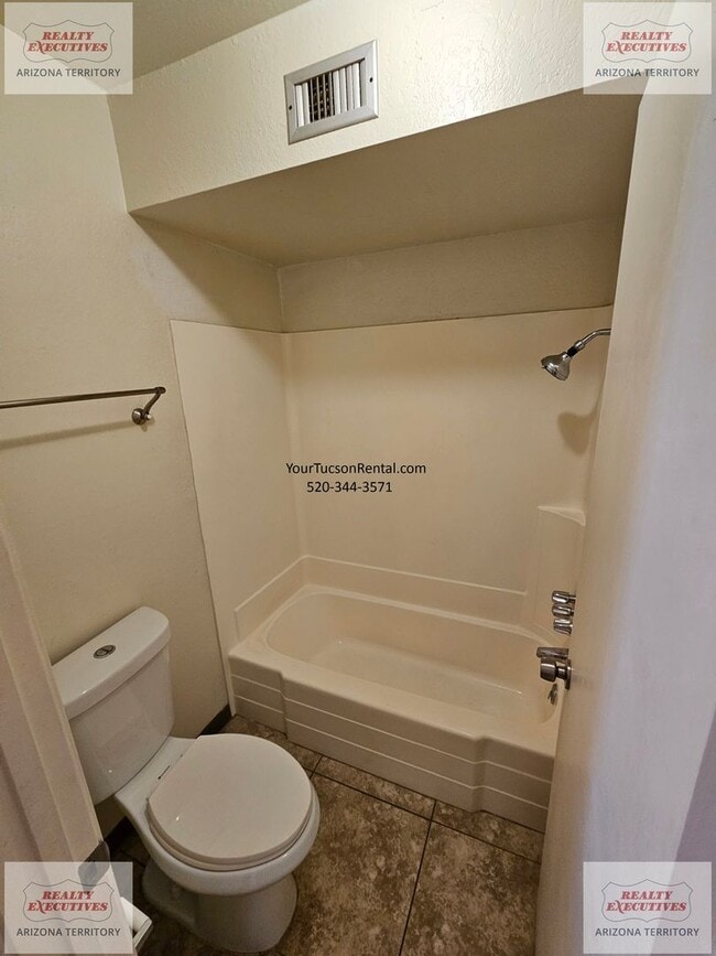 Building Photo - 22nd & Kolb Area Condo - Upstairs unit in Langley Gardens