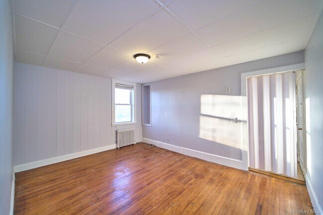 Building Photo - 10 Railroad Ave