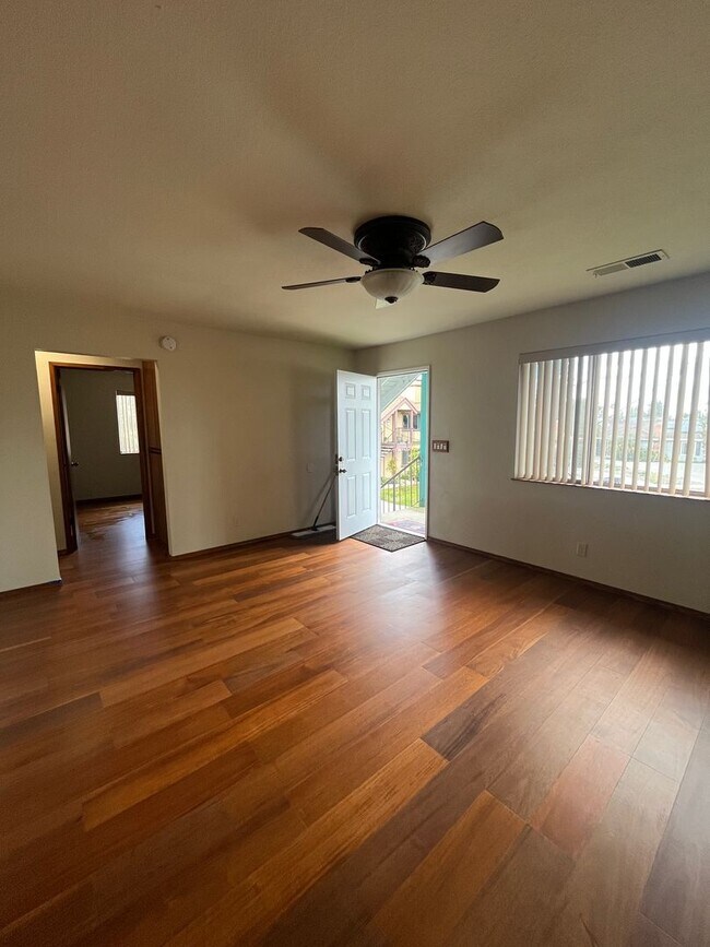 Building Photo - 4384