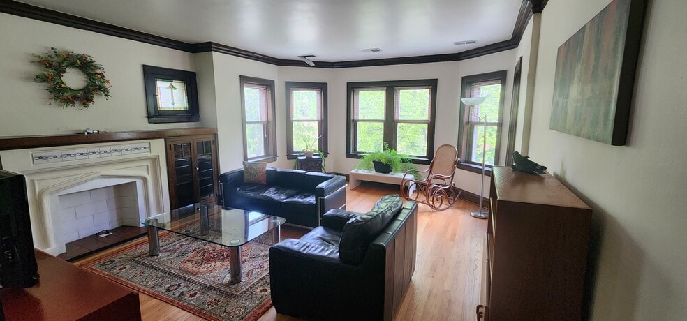 Living Room - 2018 Lake St