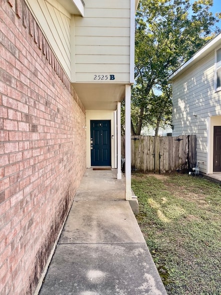 Building Photo - 2525 S 3rd St