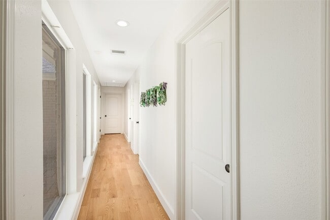 Building Photo - 354 Tealwood Dr