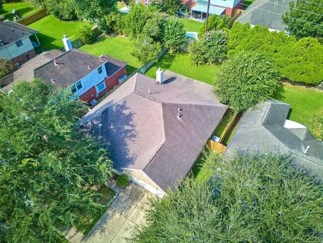 Building Photo - 820 Portsmouth Dr
