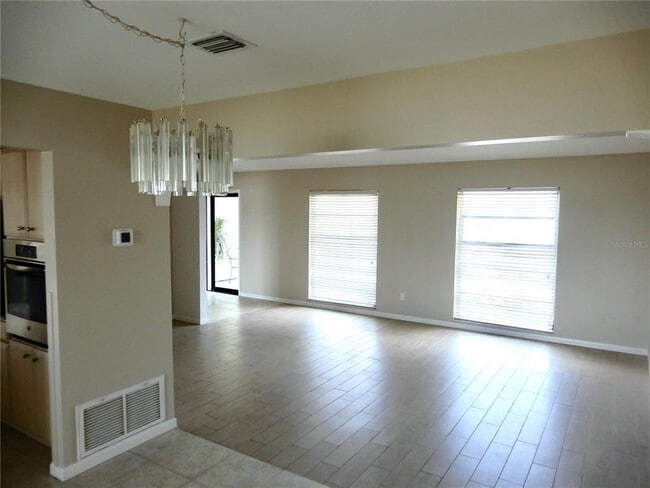 Building Photo - 337 1st St W