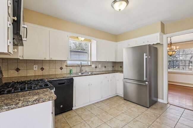 Building Photo - 10015 Warwana Rd