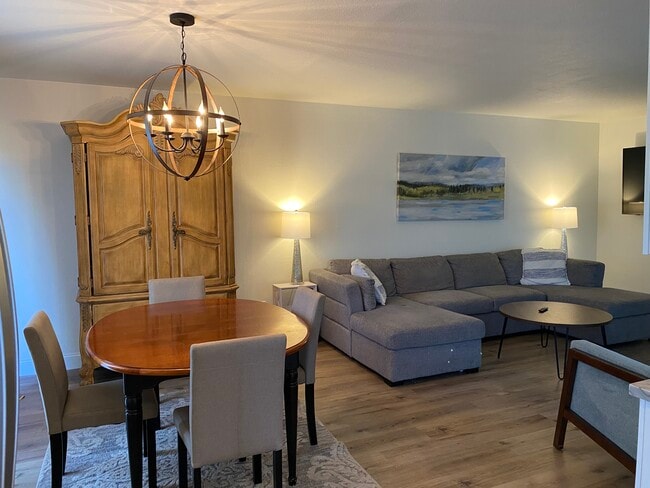 Building Photo - 1781 SE Linpark Ct