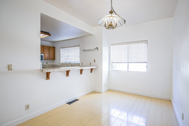 Building Photo - 1912 Magdalena Cir