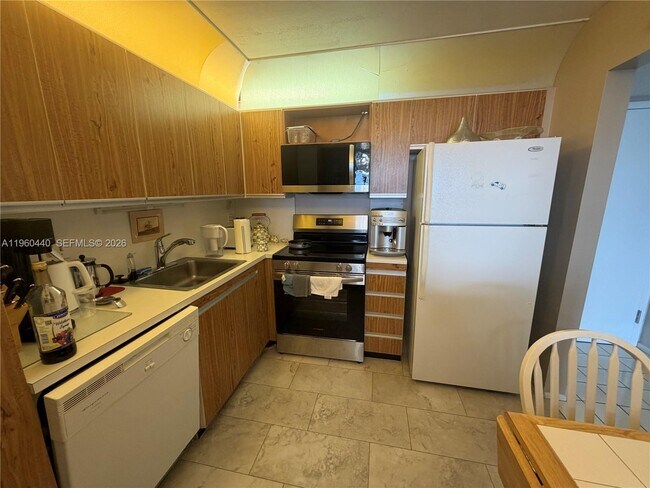 Building Photo - 2401 S Ocean Dr