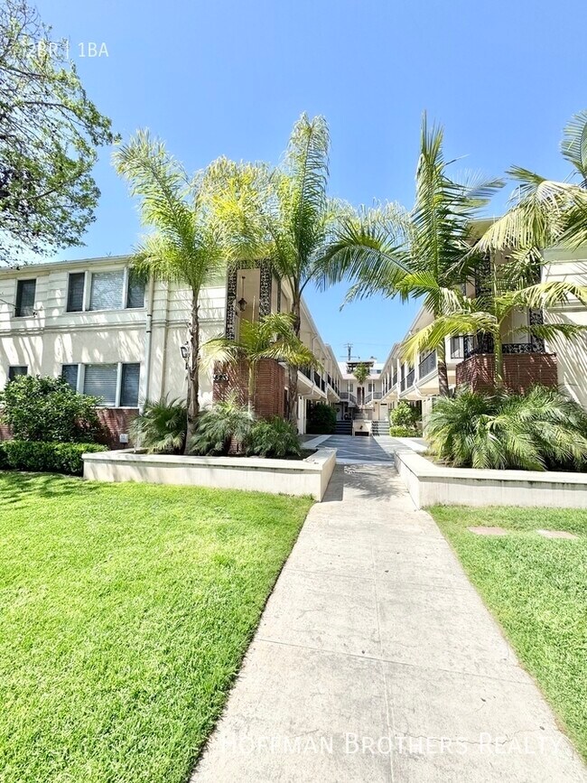 Building Photo - 427 N Oakhurst Dr