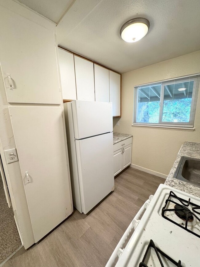Building Photo - Move-In Special; Upstairs One Bedroom + Private Patio – SEE VIDEO