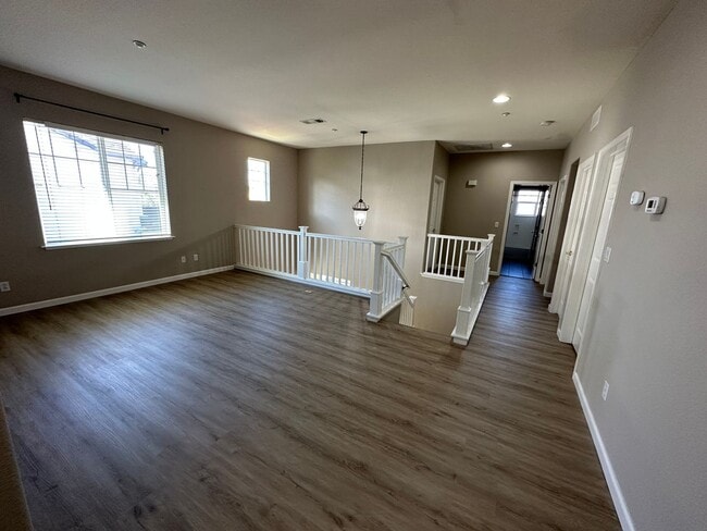 Building Photo - Beautiful 5 Bedroom, 3 Bath Brentwood Home / Downstairs Bedroom and Bath
