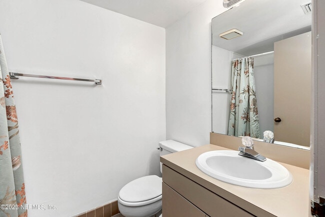 Building Photo - 630 Summer Pl