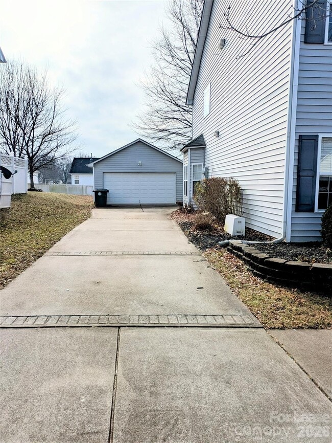 Building Photo - 11108 Aprilia Ln