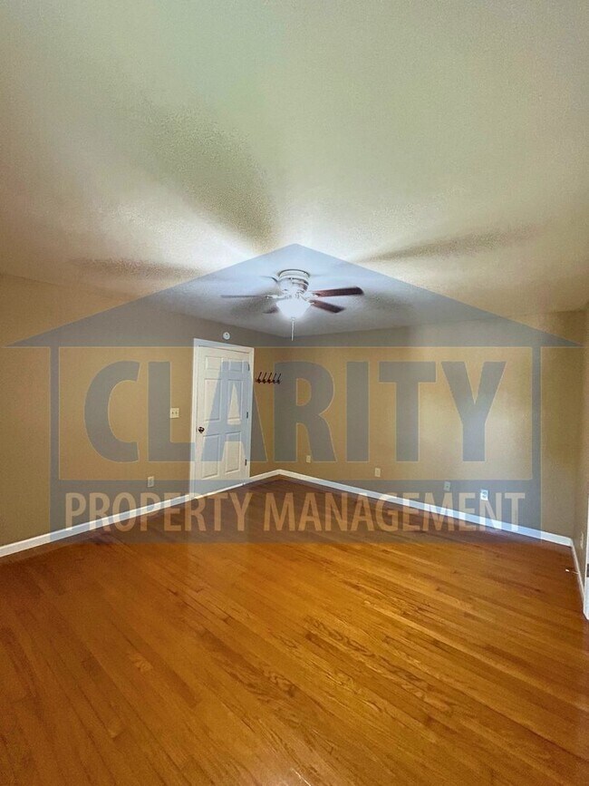 Building Photo - Three bedroom home downtown Cleveland!