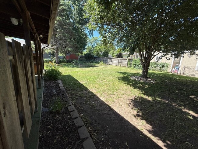 Building Photo - Retro Style Home with Massive Backyard