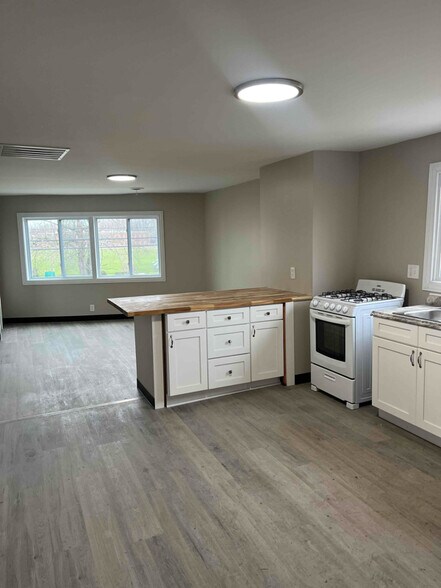 Building Photo - 159 Mineral Springs Rd