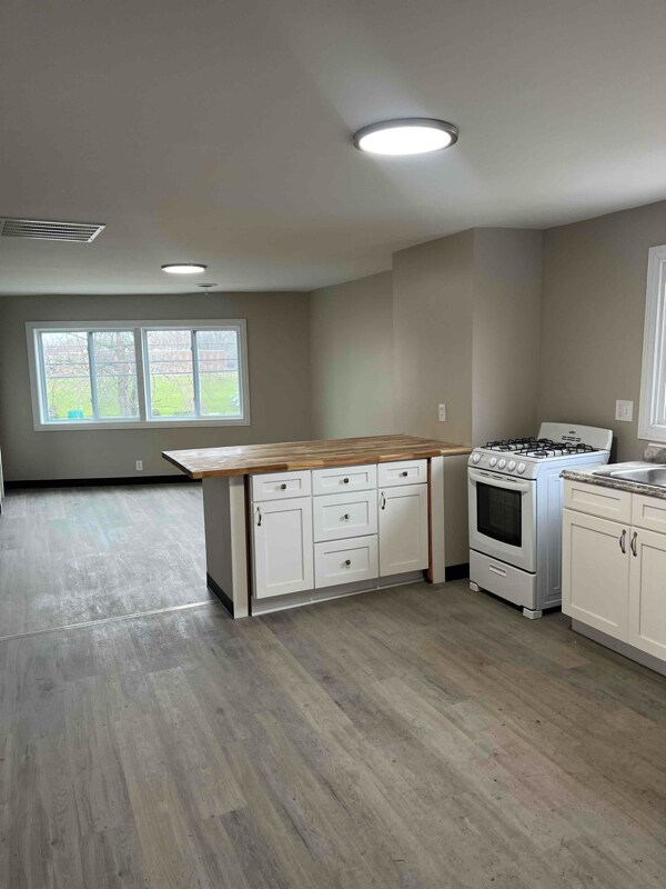 Building Photo - 159 Mineral Springs Rd