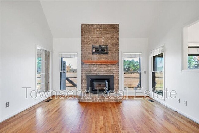 Building Photo - 695 Cedar Point